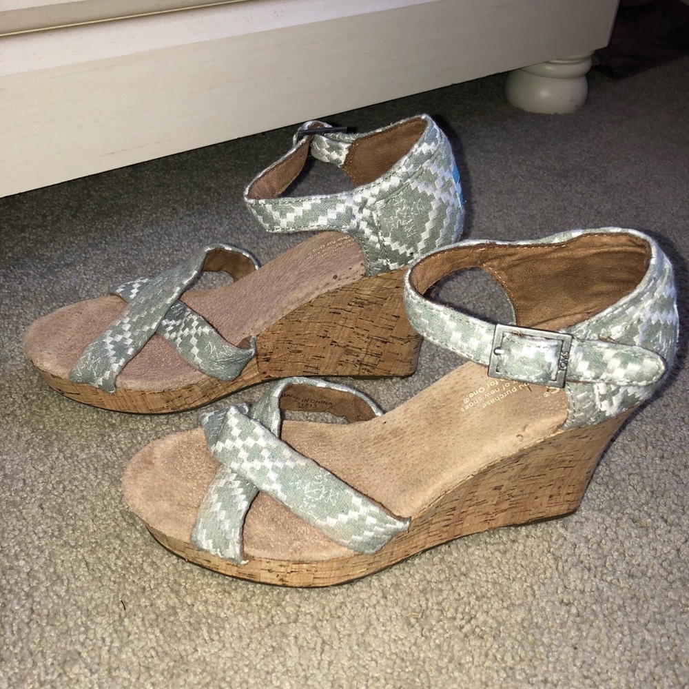 Toms wedges